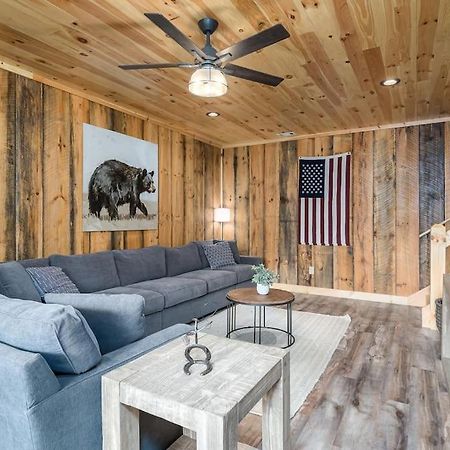The Llaguna Lodge - New Cabin, Sleeps 10, Fire Pit, Hot Tub, In Blue Ridge , Ga 외부 사진