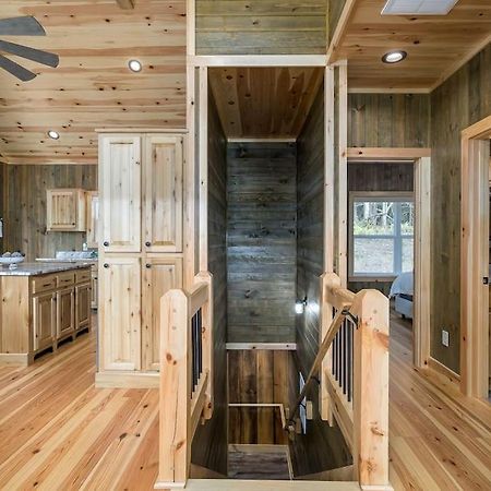 The Llaguna Lodge - New Cabin, Sleeps 10, Fire Pit, Hot Tub, In Blue Ridge , Ga 외부 사진