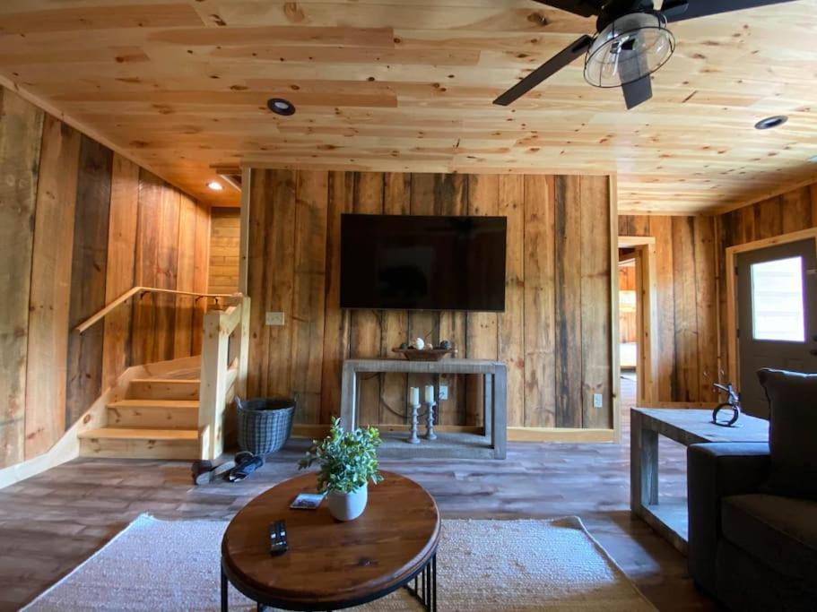 The Llaguna Lodge - New Cabin, Sleeps 10, Fire Pit, Hot Tub, In Blue Ridge , Ga 외부 사진